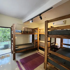 Hostel Cliff & Coral